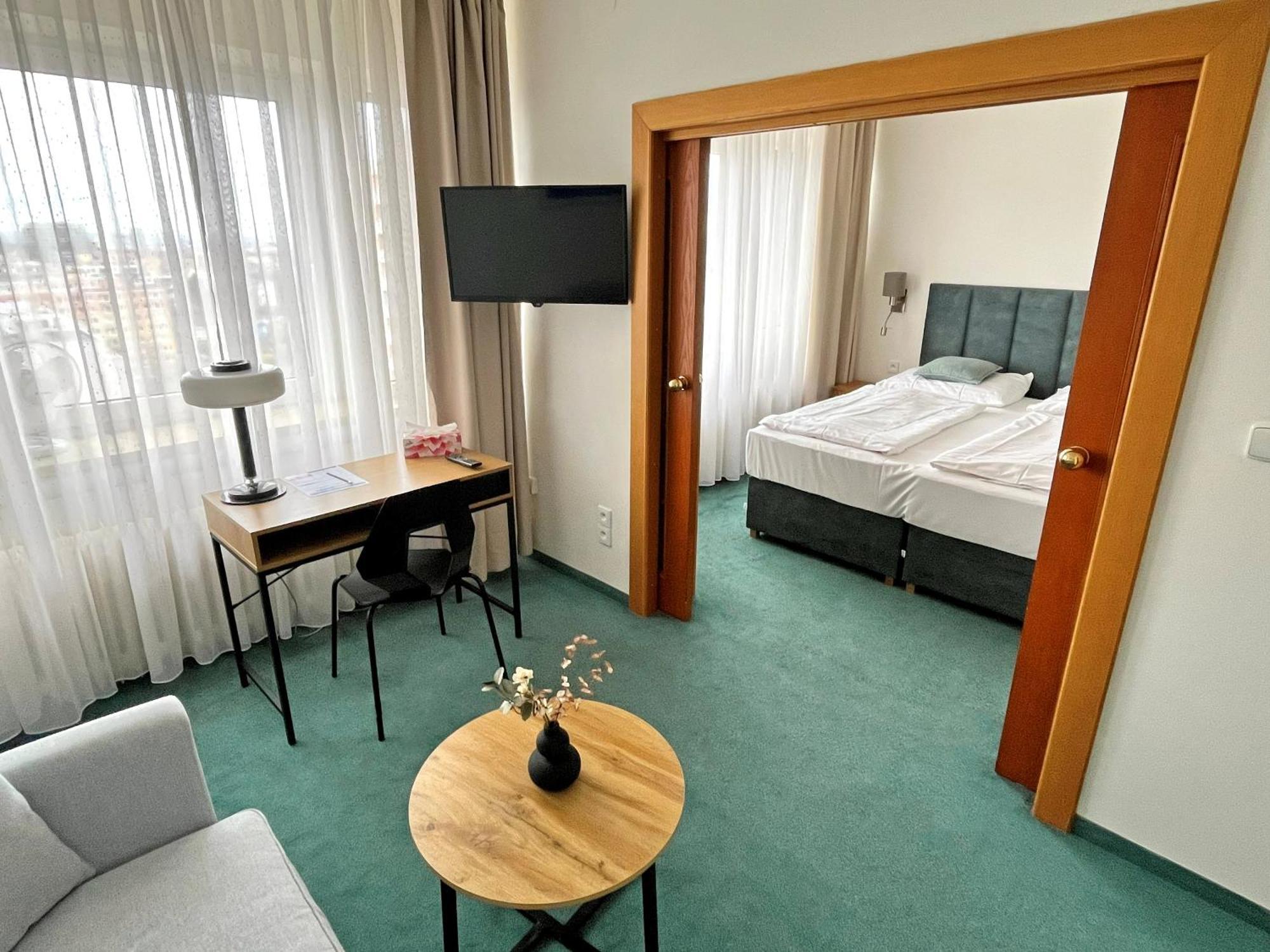 Hotel Ilf, Prague